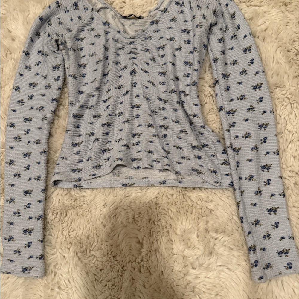 Hollister Light Blue Floral Long Sleeve Top size XS (also fits S, M)